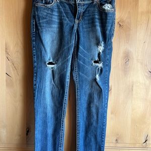 Maurices distressed jeans size 5/6